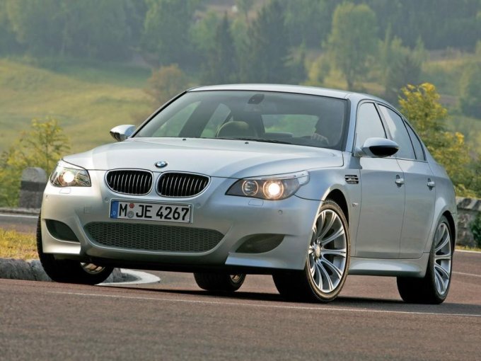 Спортивная вариация BMW M5, внешне привлекающая внимание новым изящным обвесом